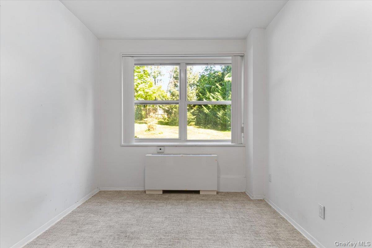 1 Kensington Gate # 112, Great Neck, NY 11023