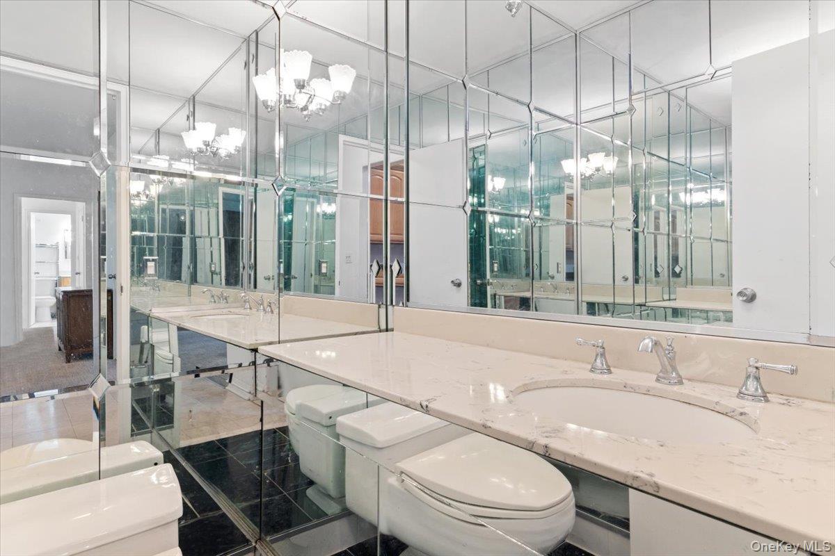 1 Kensington Gate # 112, Great Neck, NY 11023