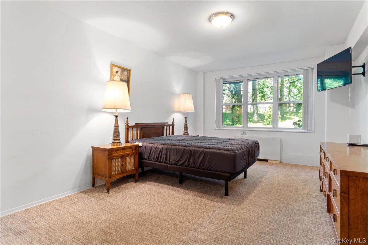 1 Kensington Gate # 112, Great Neck, NY 11023