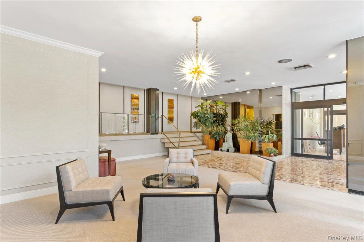 1 Kensington Gate # 112, Great Neck, NY 11023