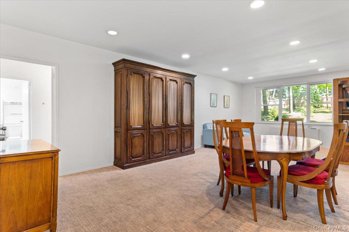 1 Kensington Gate # 112, Great Neck, NY 11023