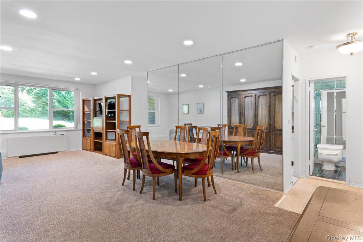 1 Kensington Gate # 112, Great Neck, NY 11023