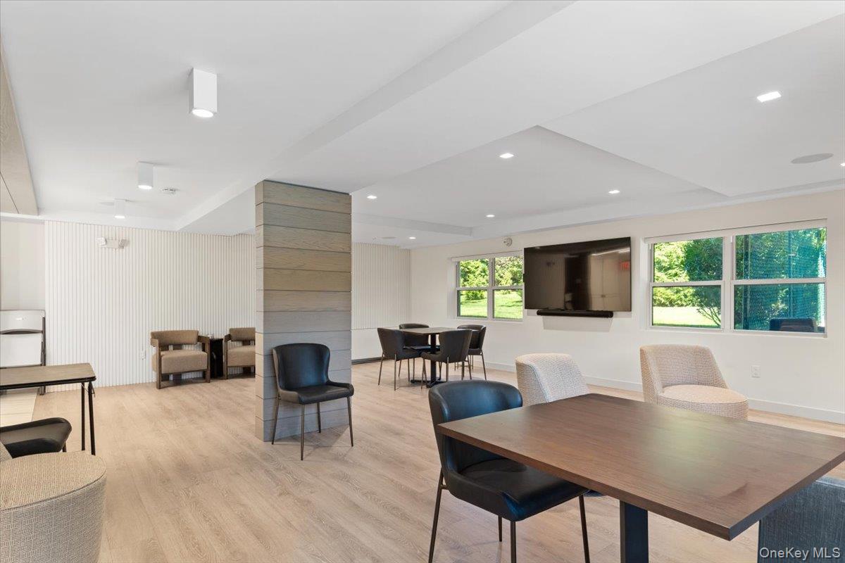 1 Kensington Gate # 112, Great Neck, NY 11023