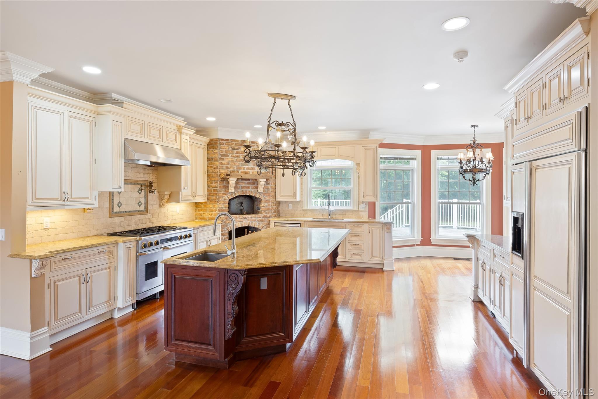 52 Brushy Neck Ln, Westhampton, NY 11977