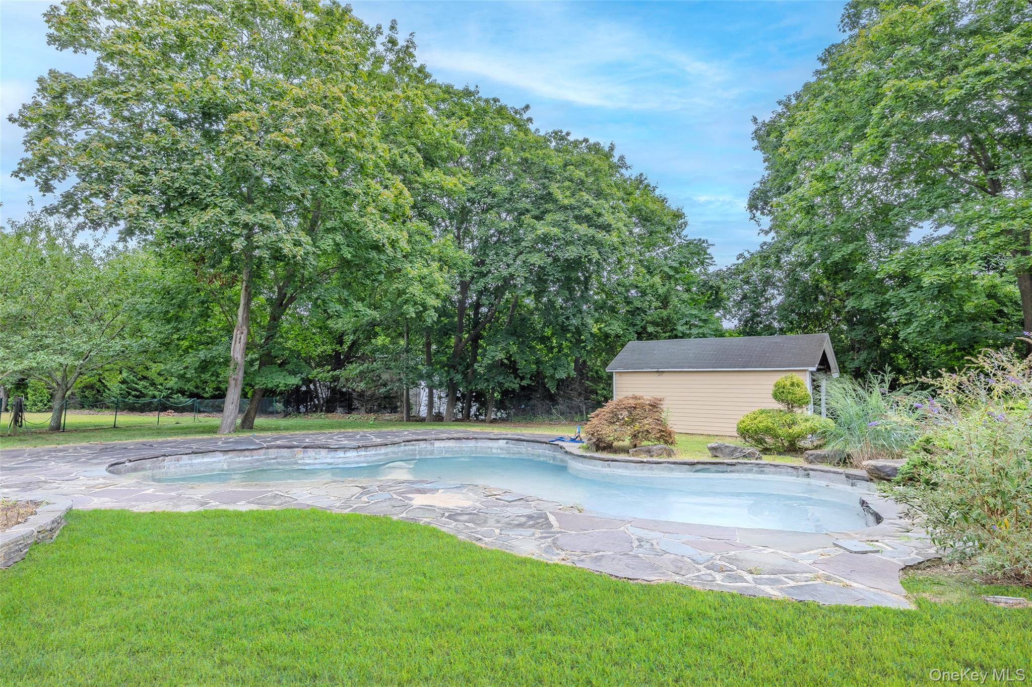 52 Brushy Neck Ln, Westhampton, NY 11977