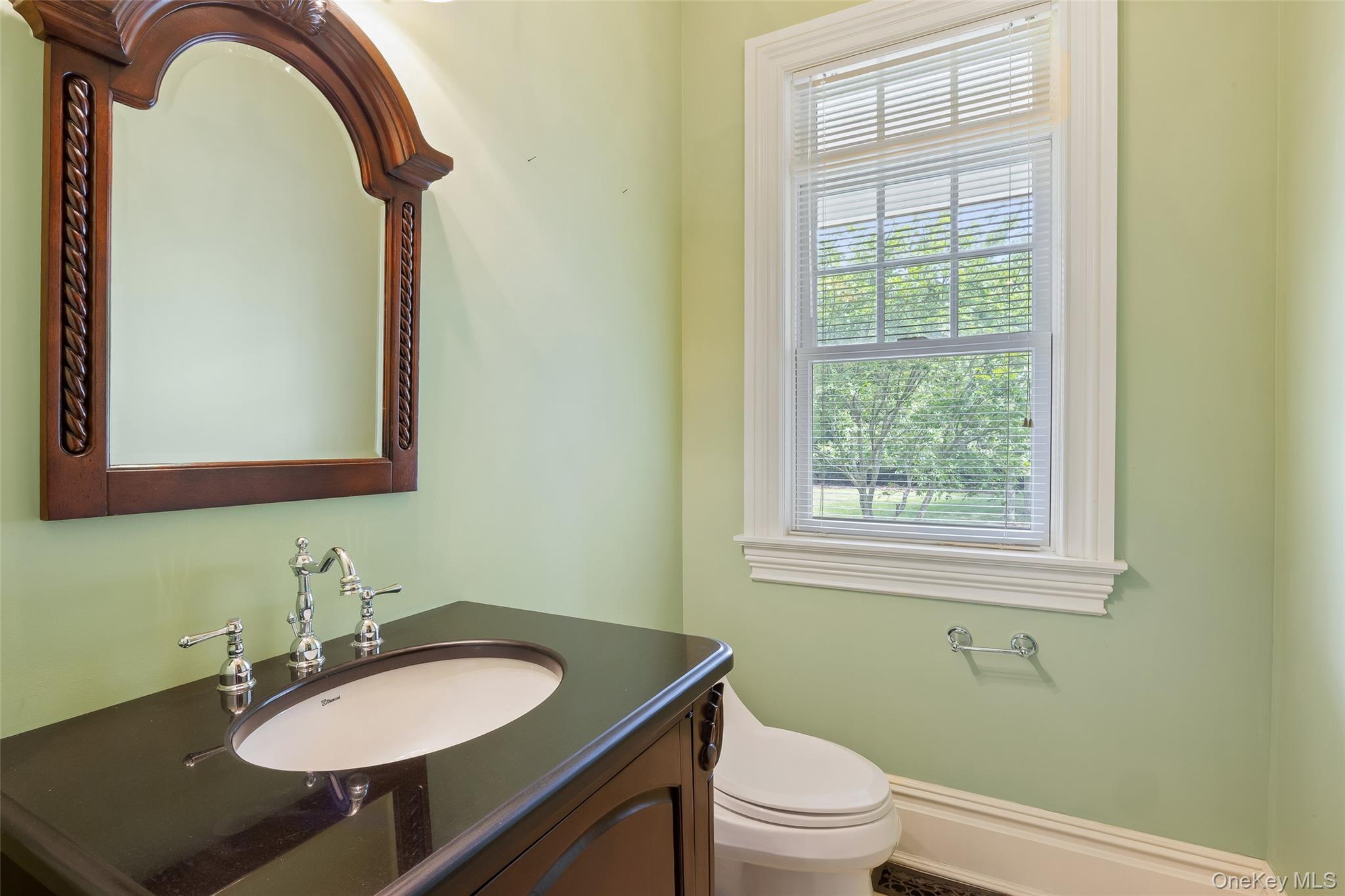 52 Brushy Neck Ln, Westhampton, NY 11977