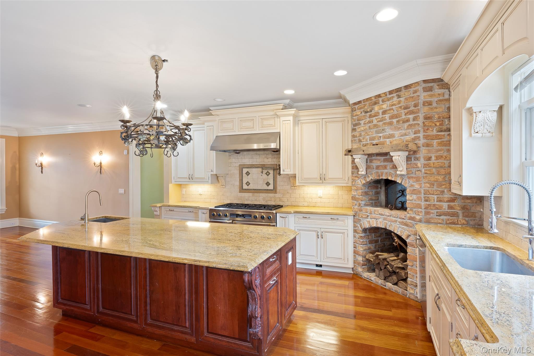 52 Brushy Neck Ln, Westhampton, NY 11977