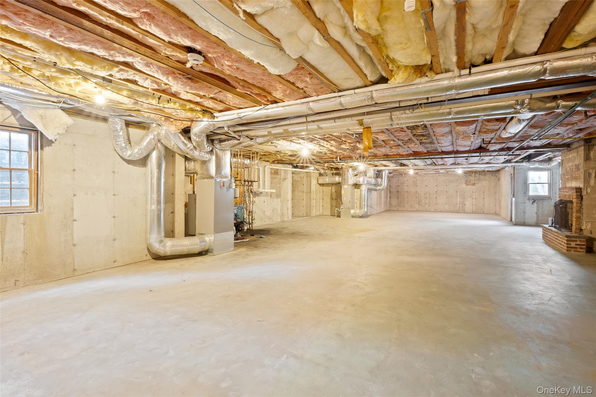 52 Brushy Neck Ln, Westhampton, NY 11977