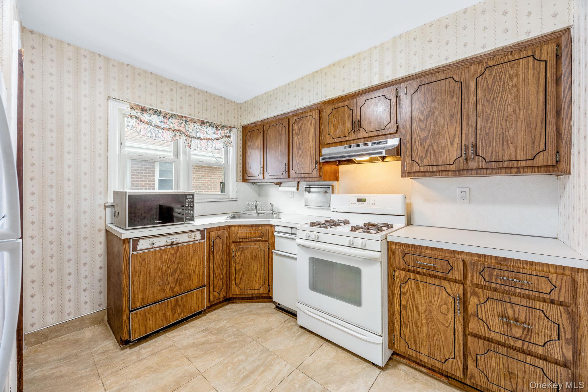 8225 232nd Street, Jamaica, NY 11427