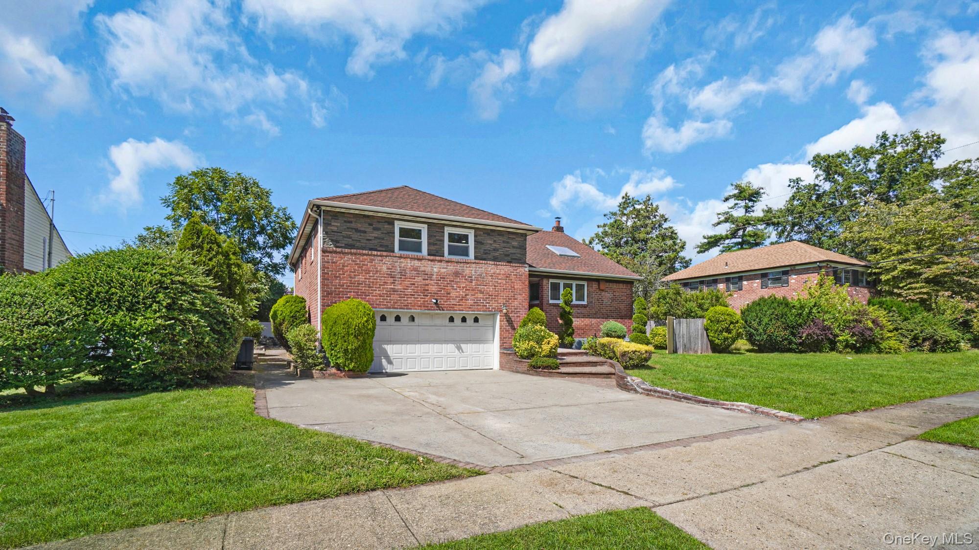 827 Eastfield Road, Westbury, NY 11590