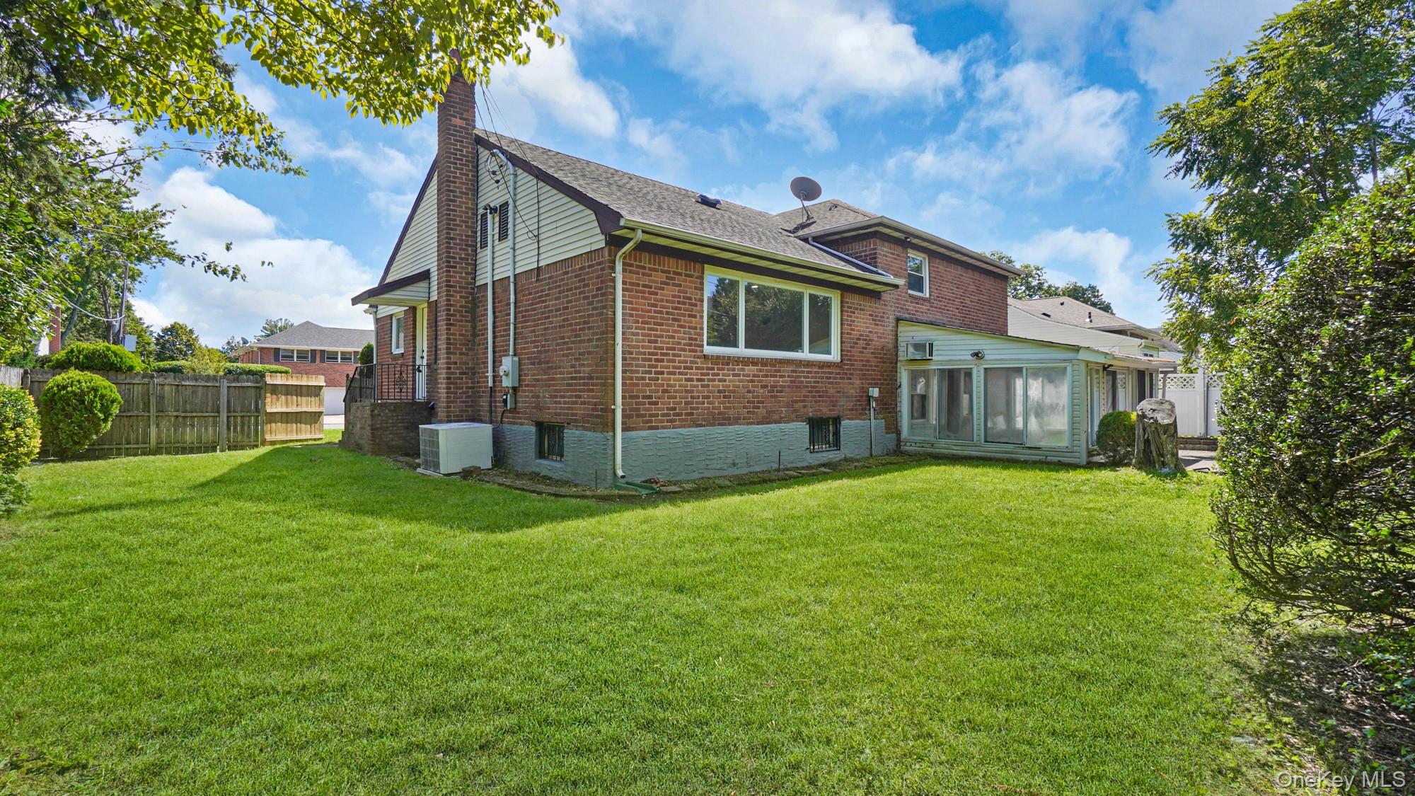 827 Eastfield Road, Westbury, NY 11590