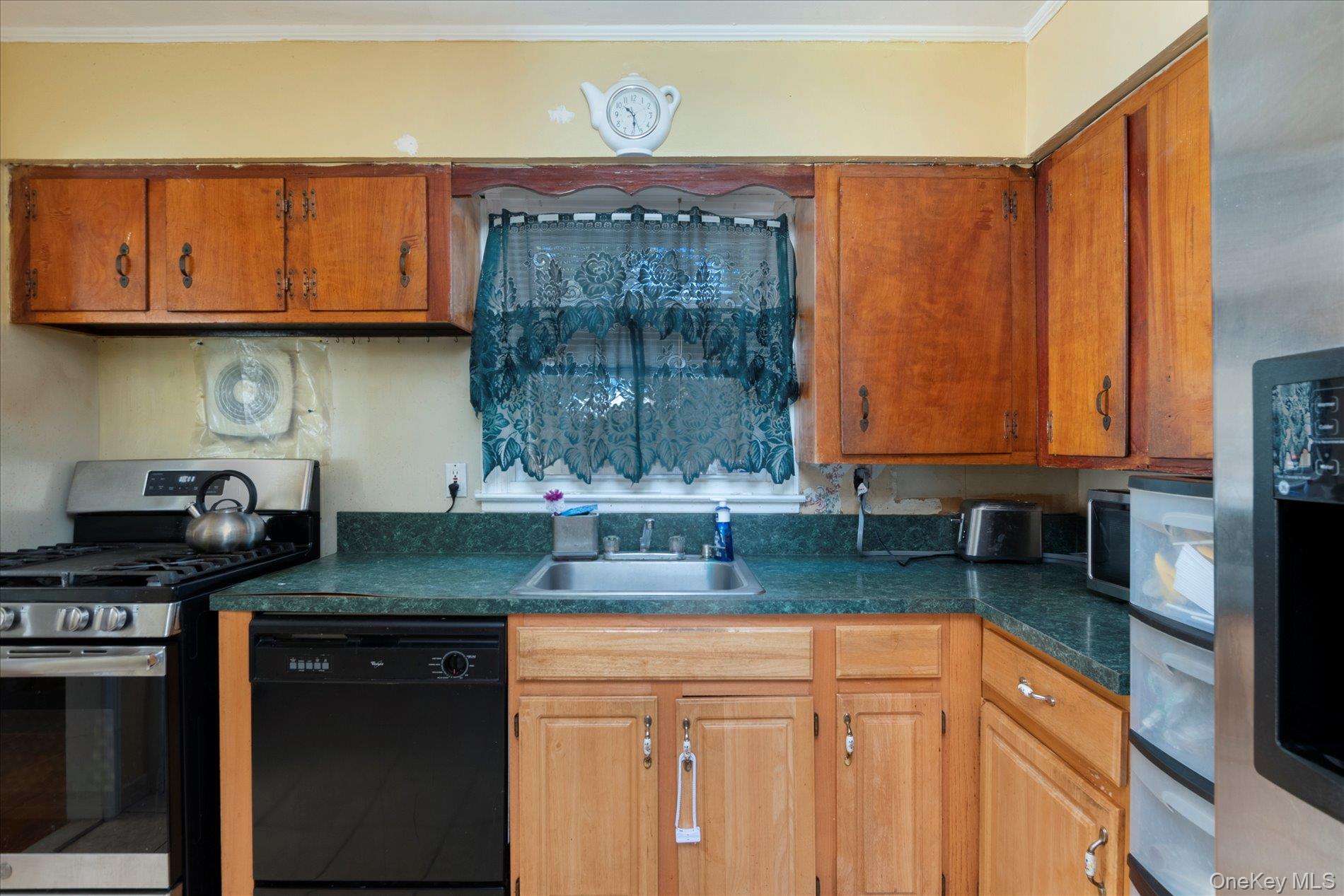 472 Emerson Street, Uniondale, NY 11553