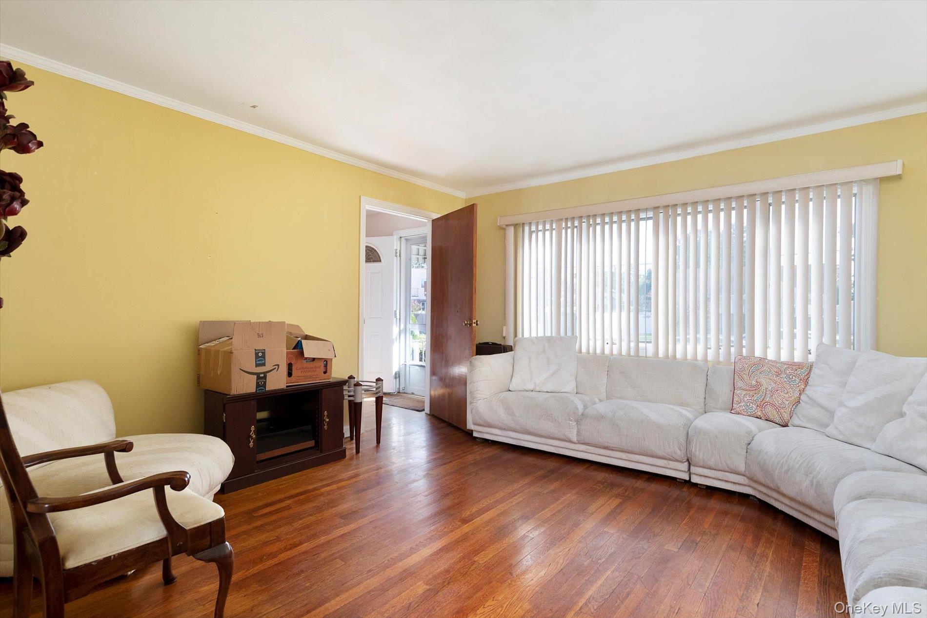 472 Emerson Street, Uniondale, NY 11553