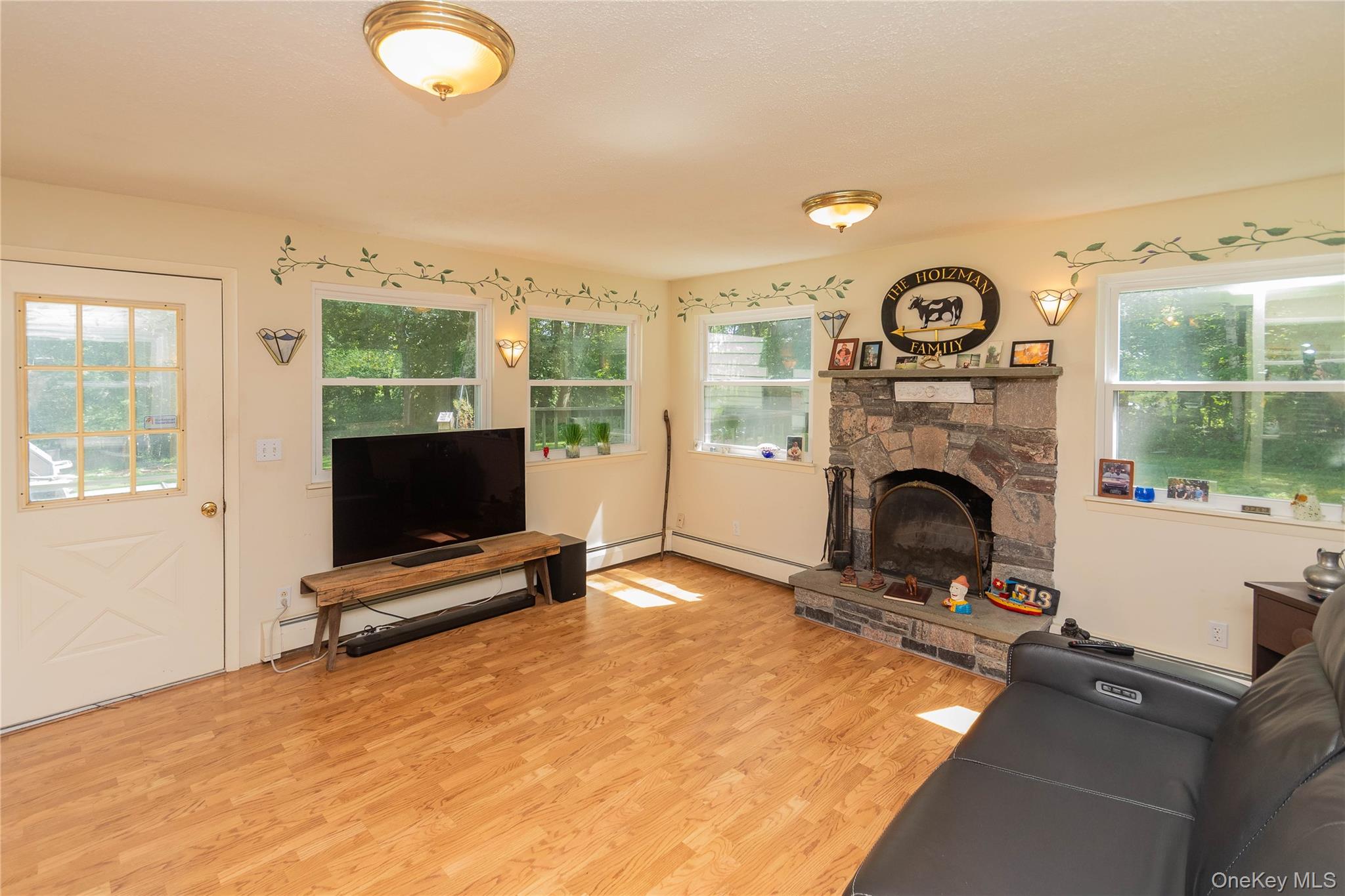 513 Roberts Court, Hurley, NY 12443