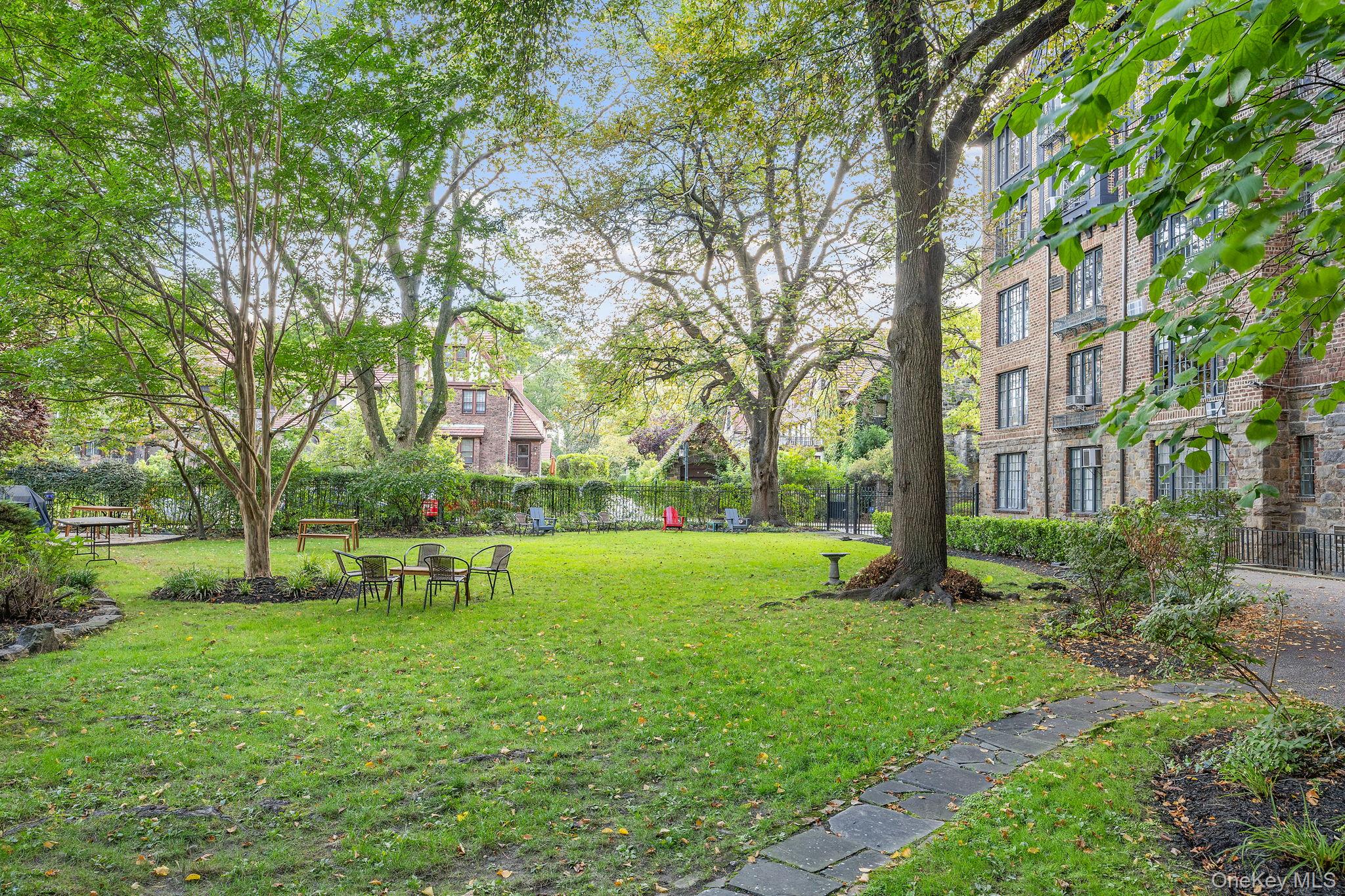 20 continental Avenue # 2R, Forest Hills, NY 11375