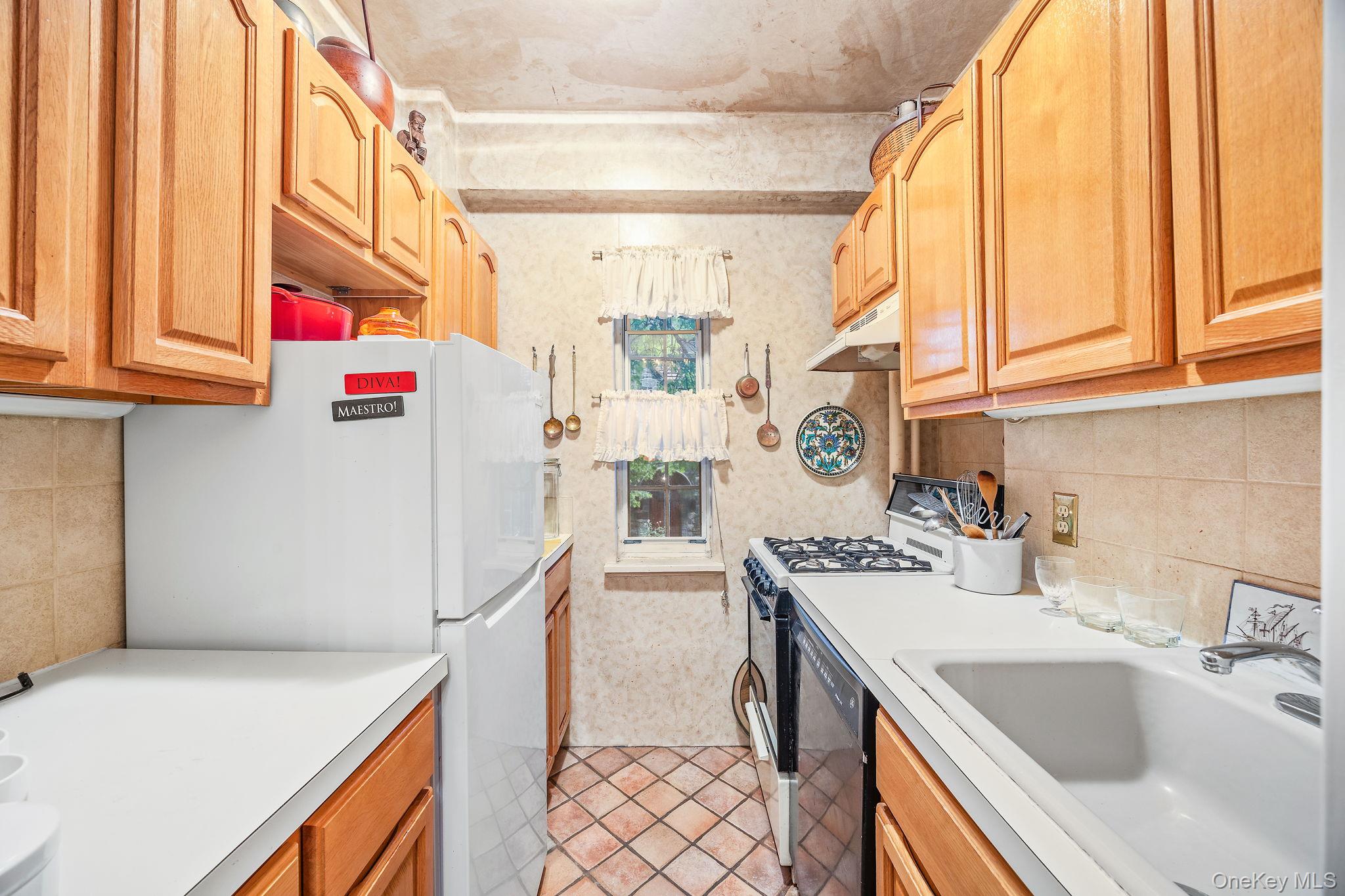 20 continental Avenue # 2R, Forest Hills, NY 11375