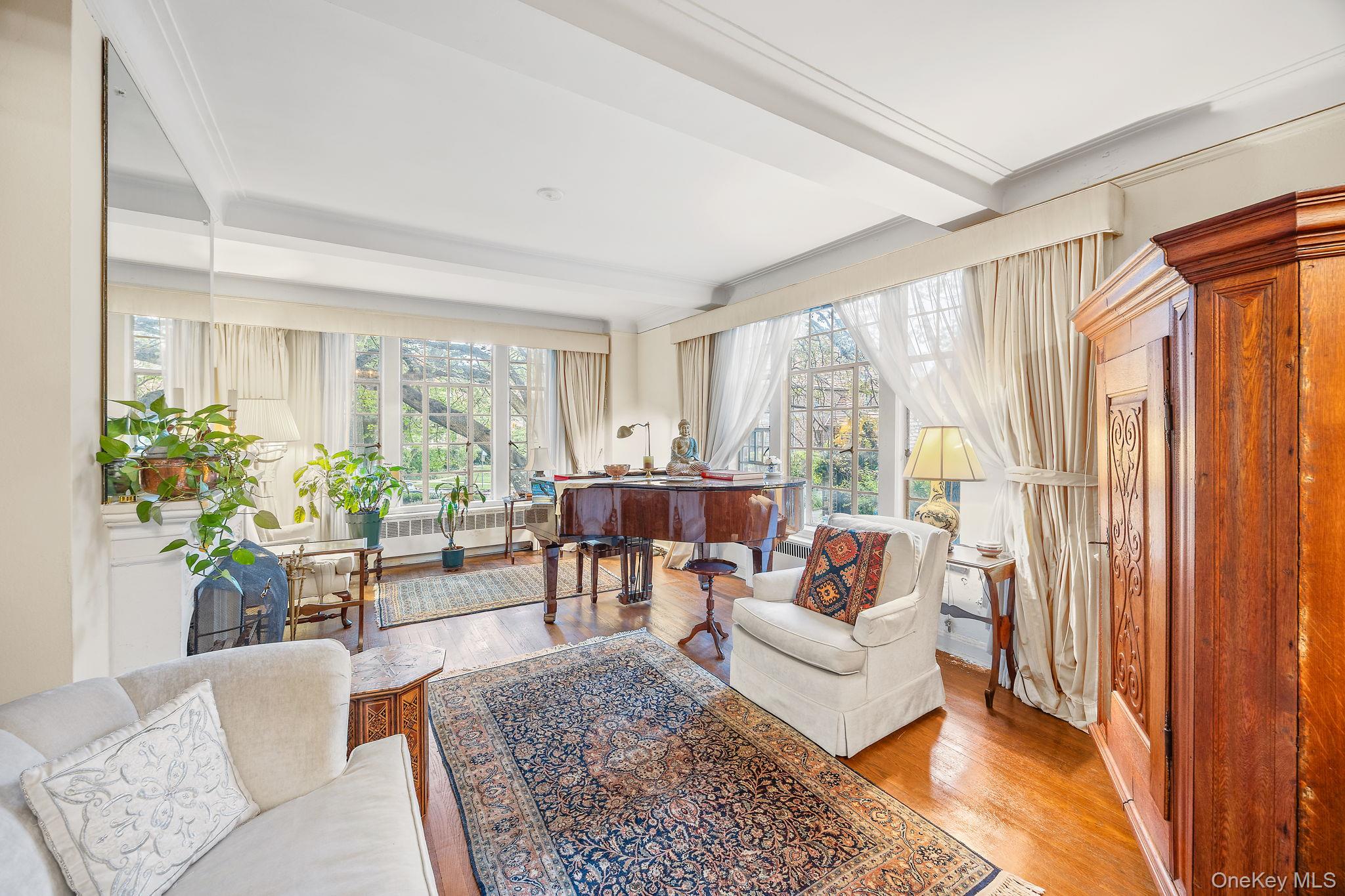 20 continental Avenue # 2R, Forest Hills, NY 11375