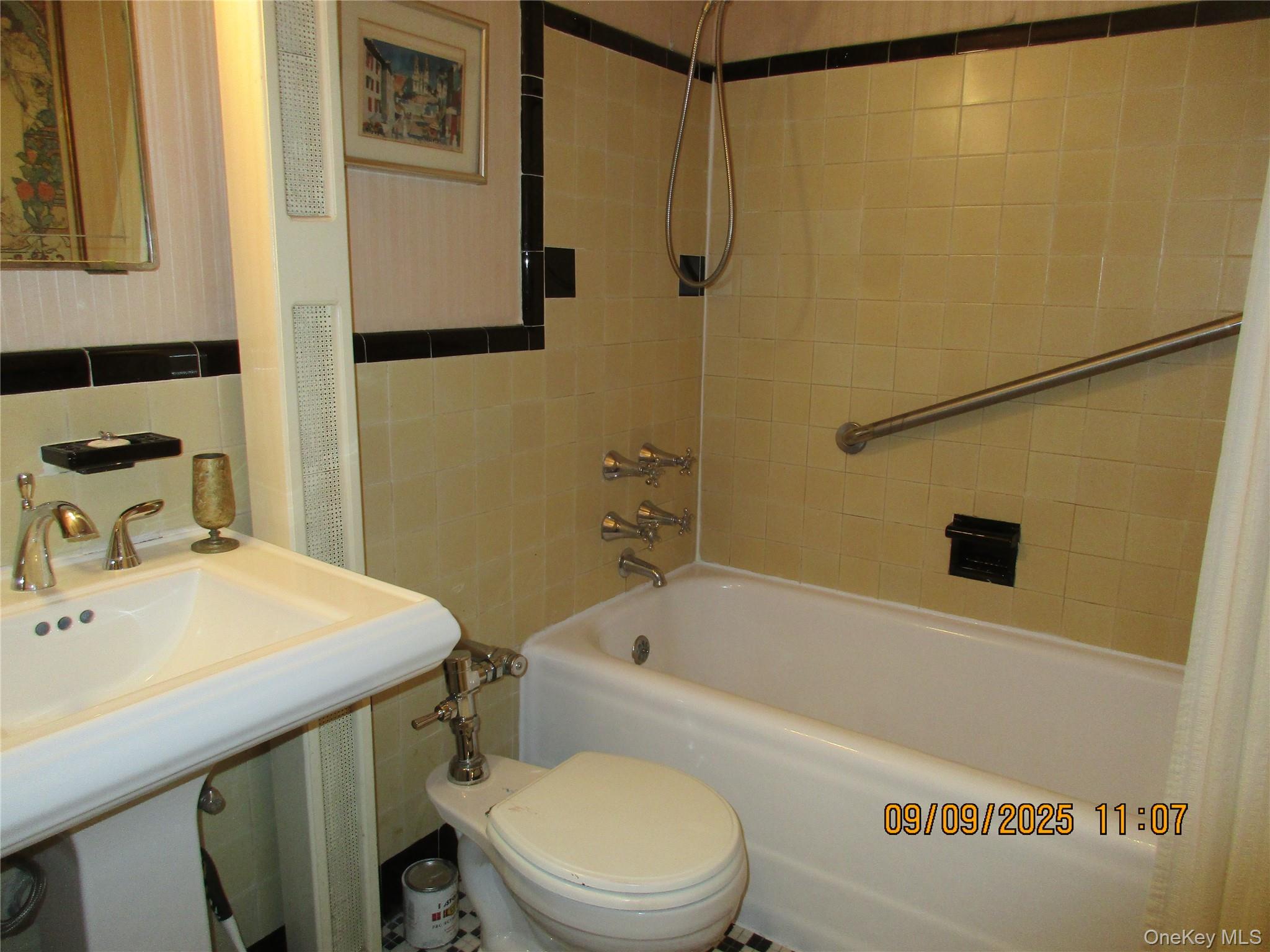 20 continental Avenue # 2R, Forest Hills, NY 11375