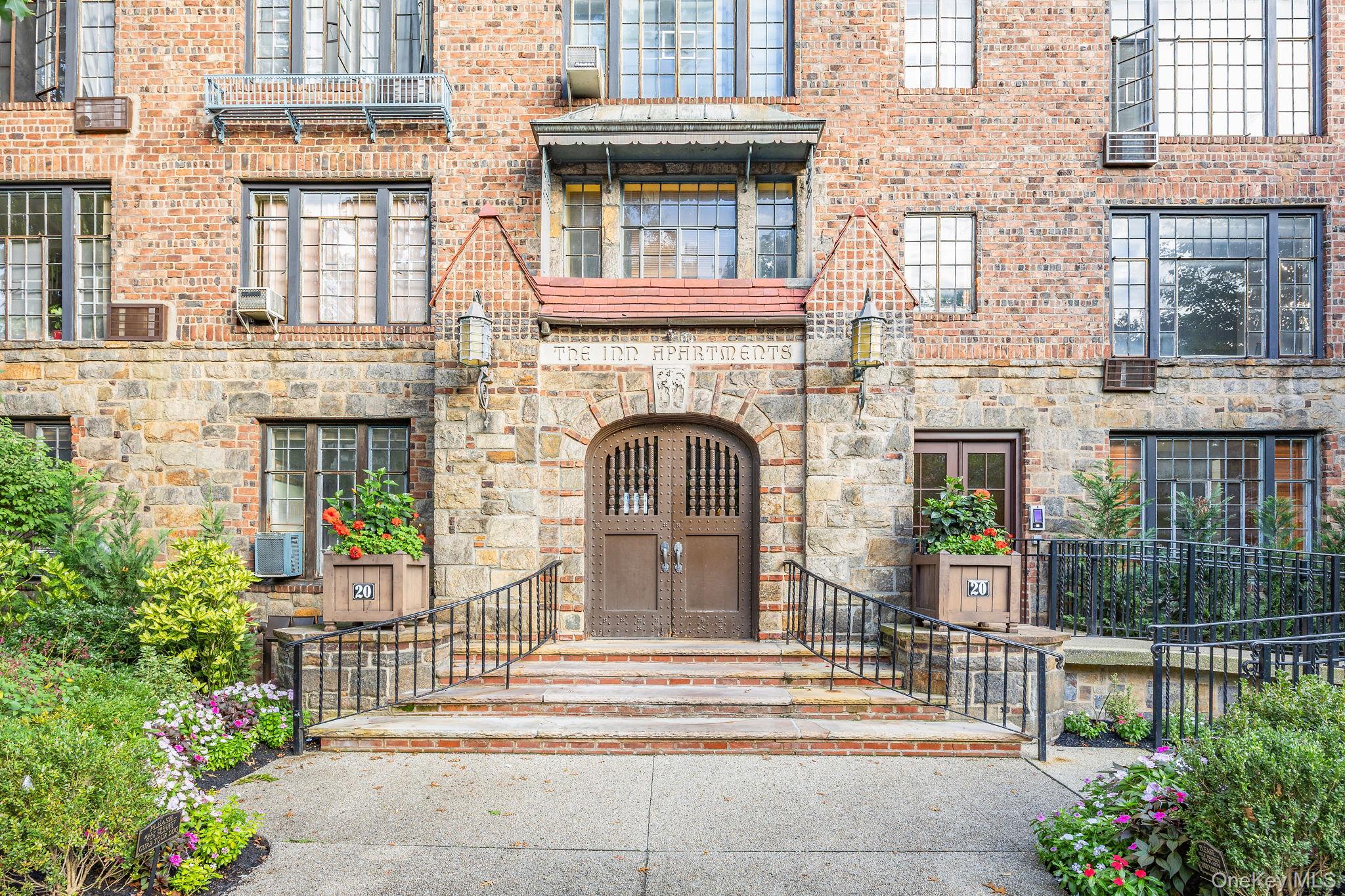 20 continental Avenue # 2R, Forest Hills, NY 11375