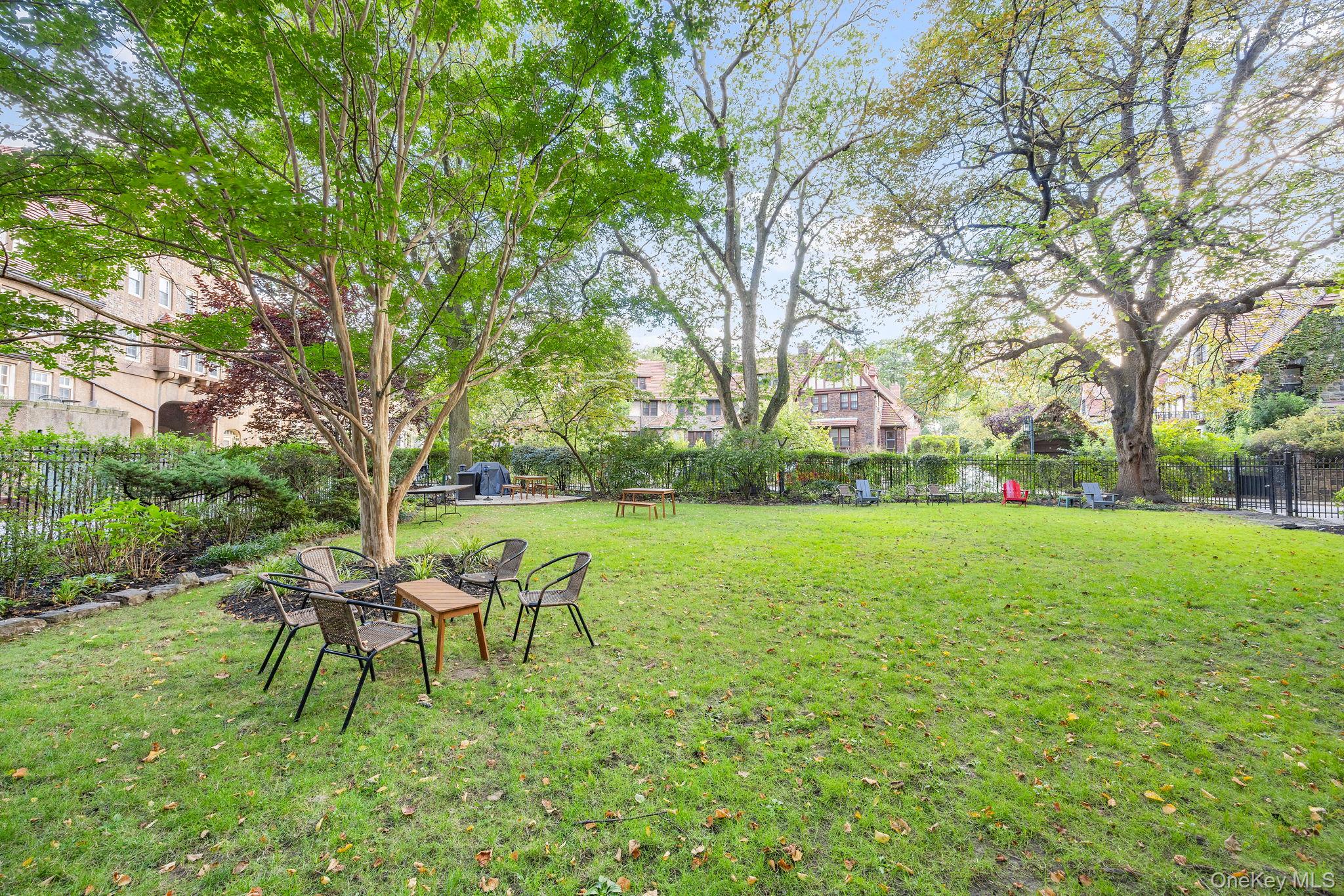 20 continental Avenue # 2R, Forest Hills, NY 11375