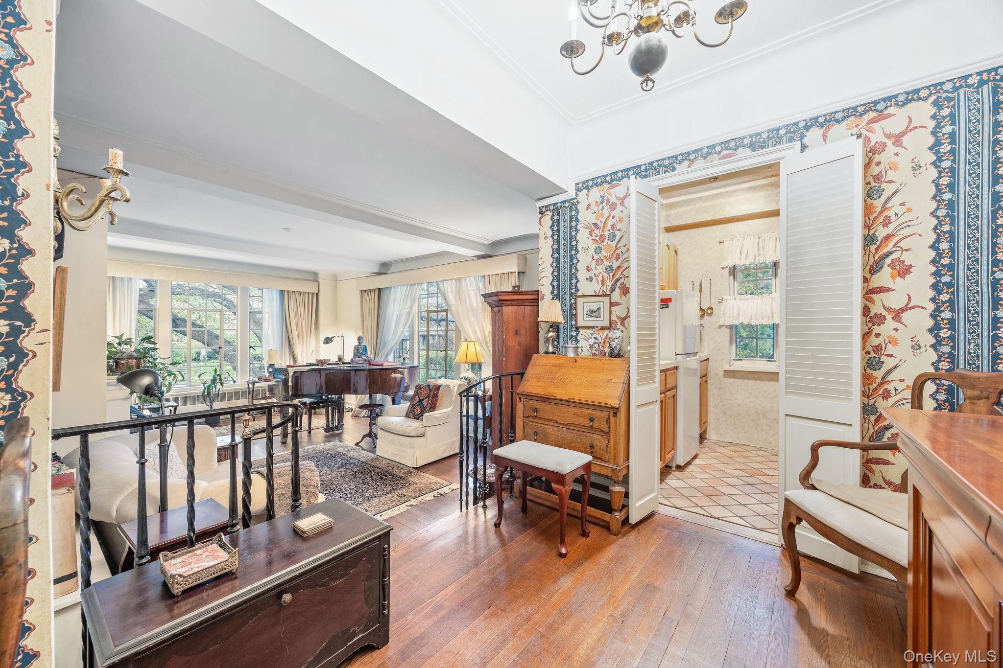 20 continental Avenue # 2R, Forest Hills, NY 11375