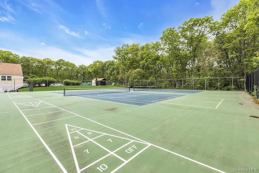 14 Franklin Commons, Yaphank, NY 11980