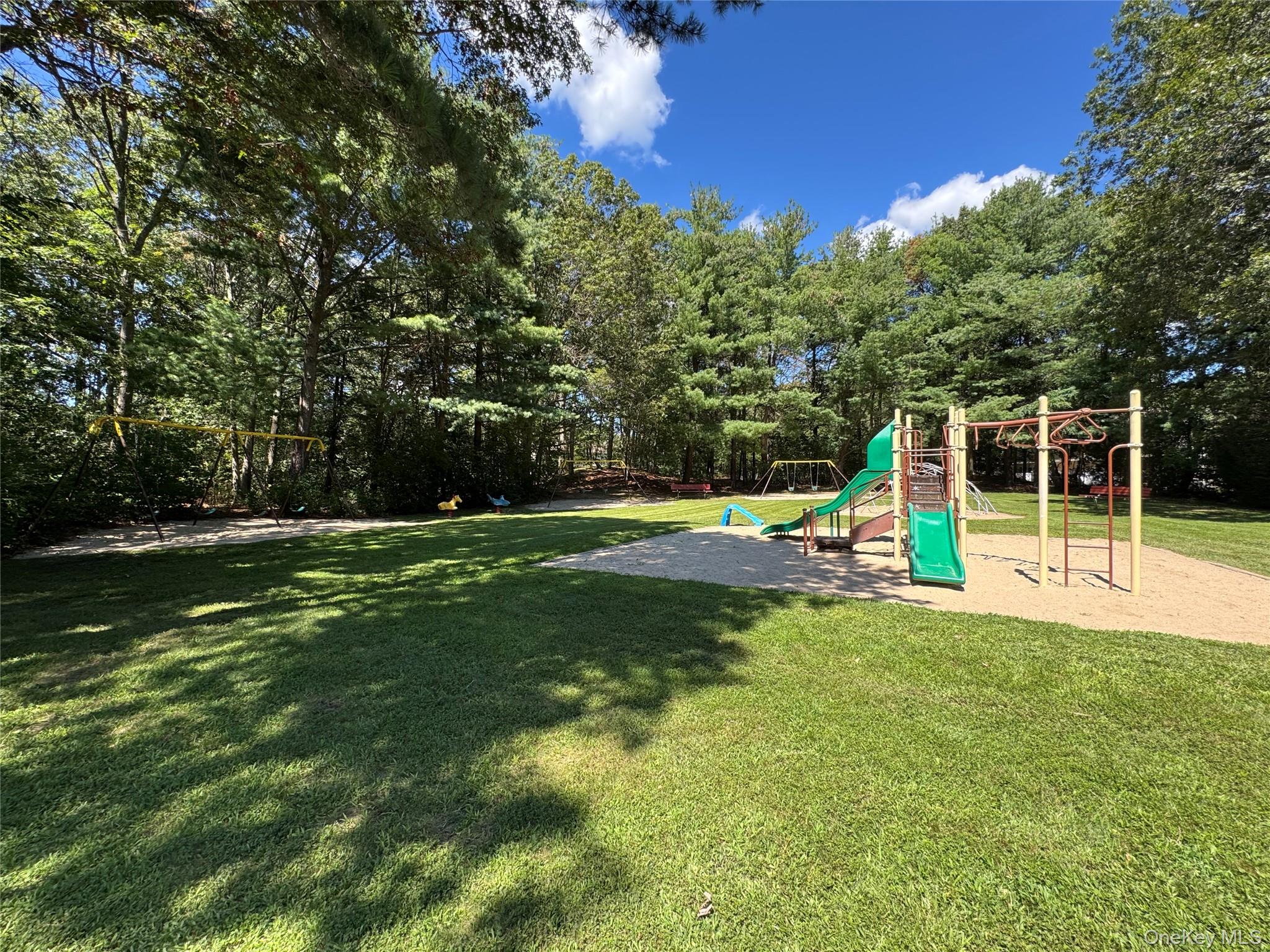 14 Franklin Commons, Yaphank, NY 11980