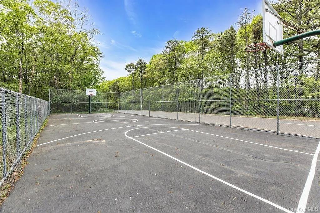 14 Franklin Commons, Yaphank, NY 11980