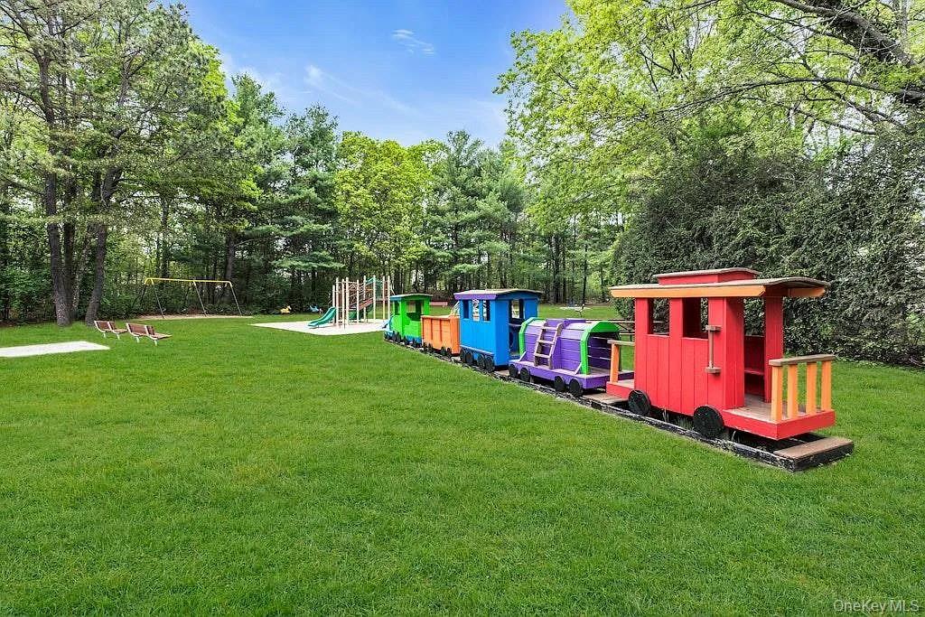 14 Franklin Commons, Yaphank, NY 11980