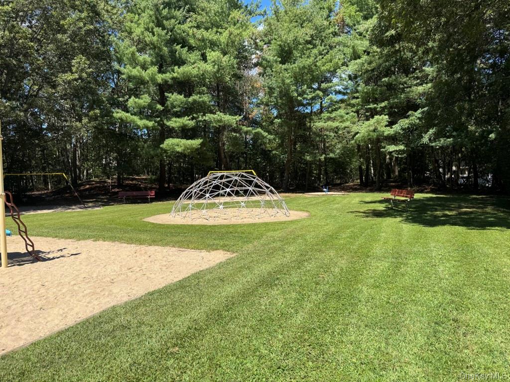 14 Franklin Commons, Yaphank, NY 11980