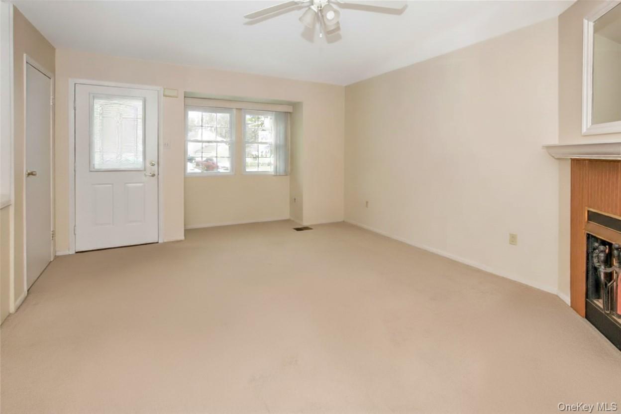 14 Franklin Commons, Yaphank, NY 11980