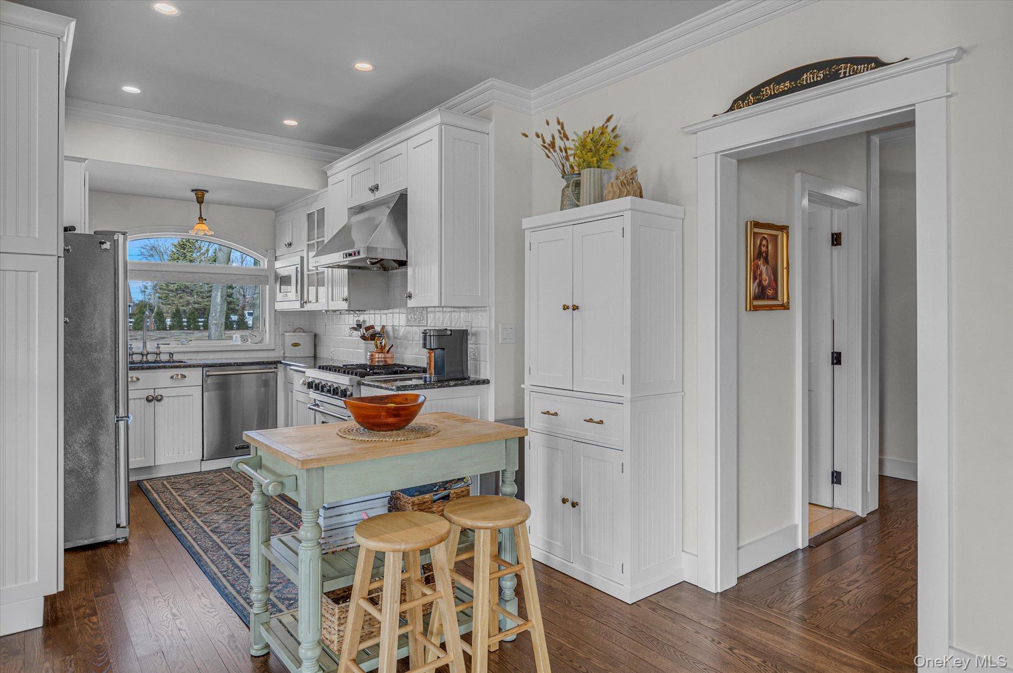 67 Lake Avenue, Center Moriches, NY 11934