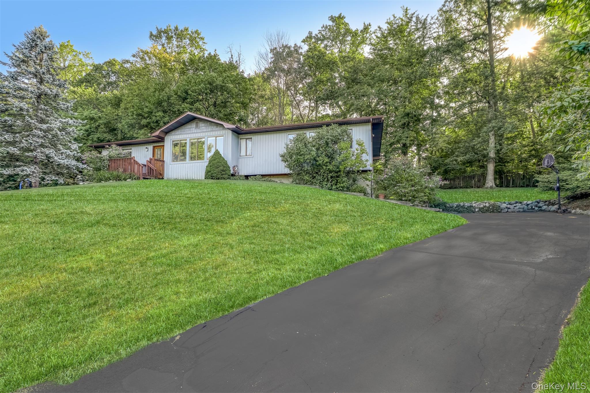 54 Newport Drive, Nanuet, NY 10954