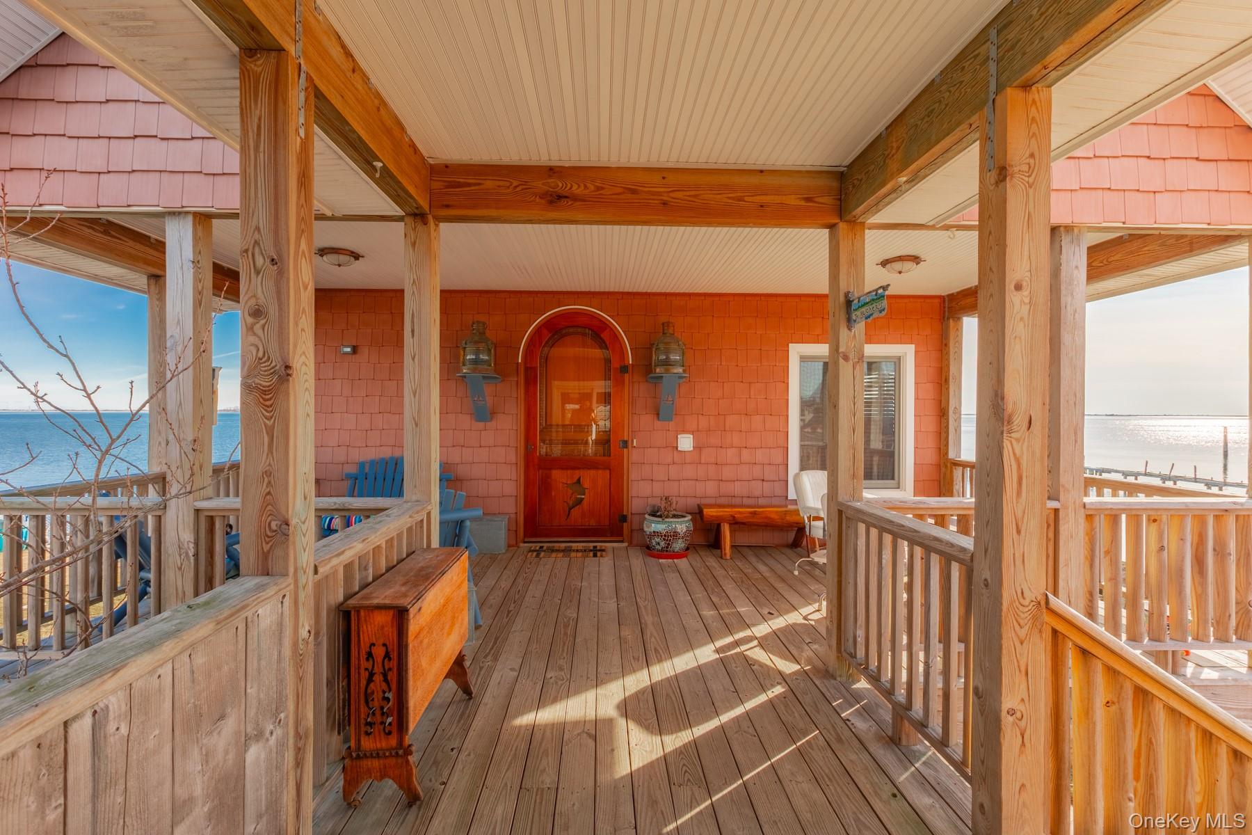 49 W Bayview Avenue W, Lindenhurst, NY 11757