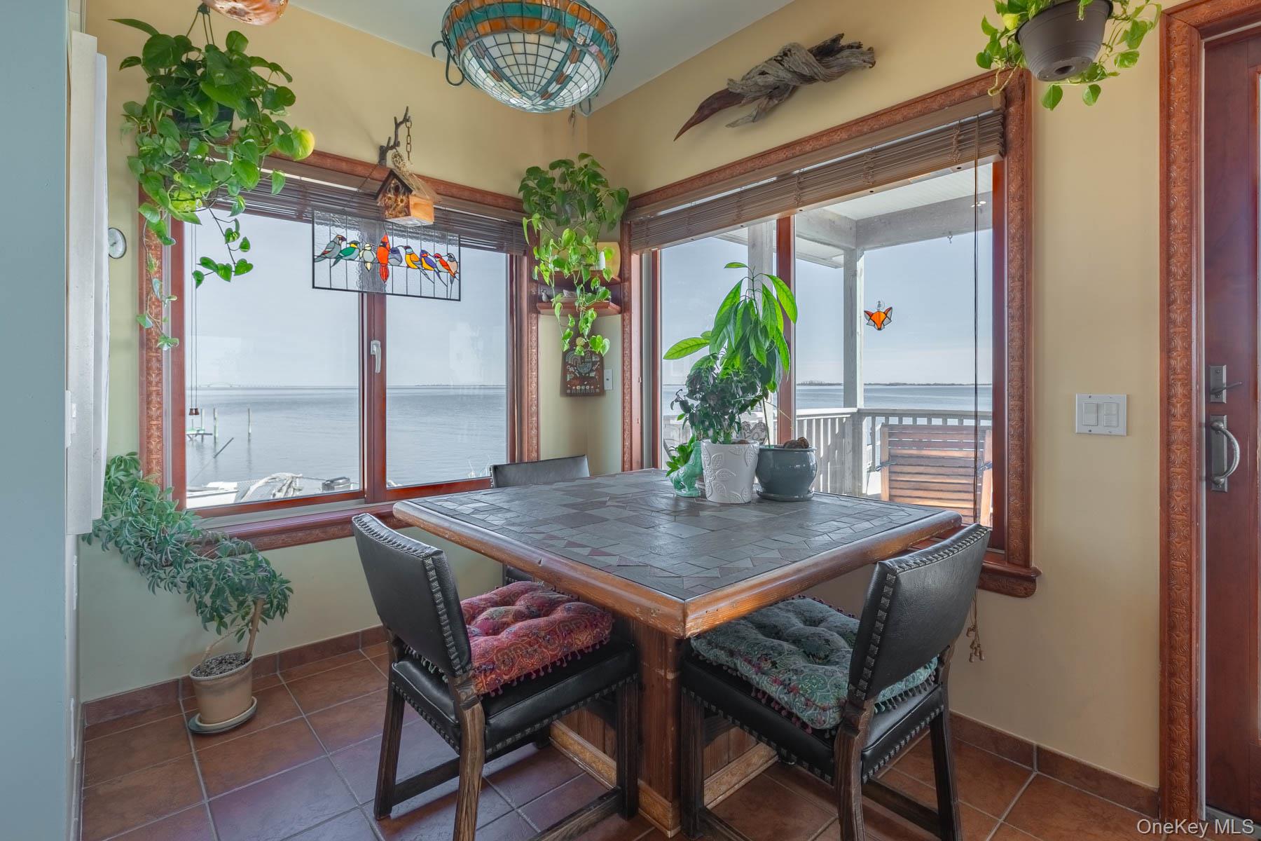 49 W Bayview Avenue W, Lindenhurst, NY 11757