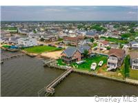49 W Bayview Avenue W, Lindenhurst, NY 11757