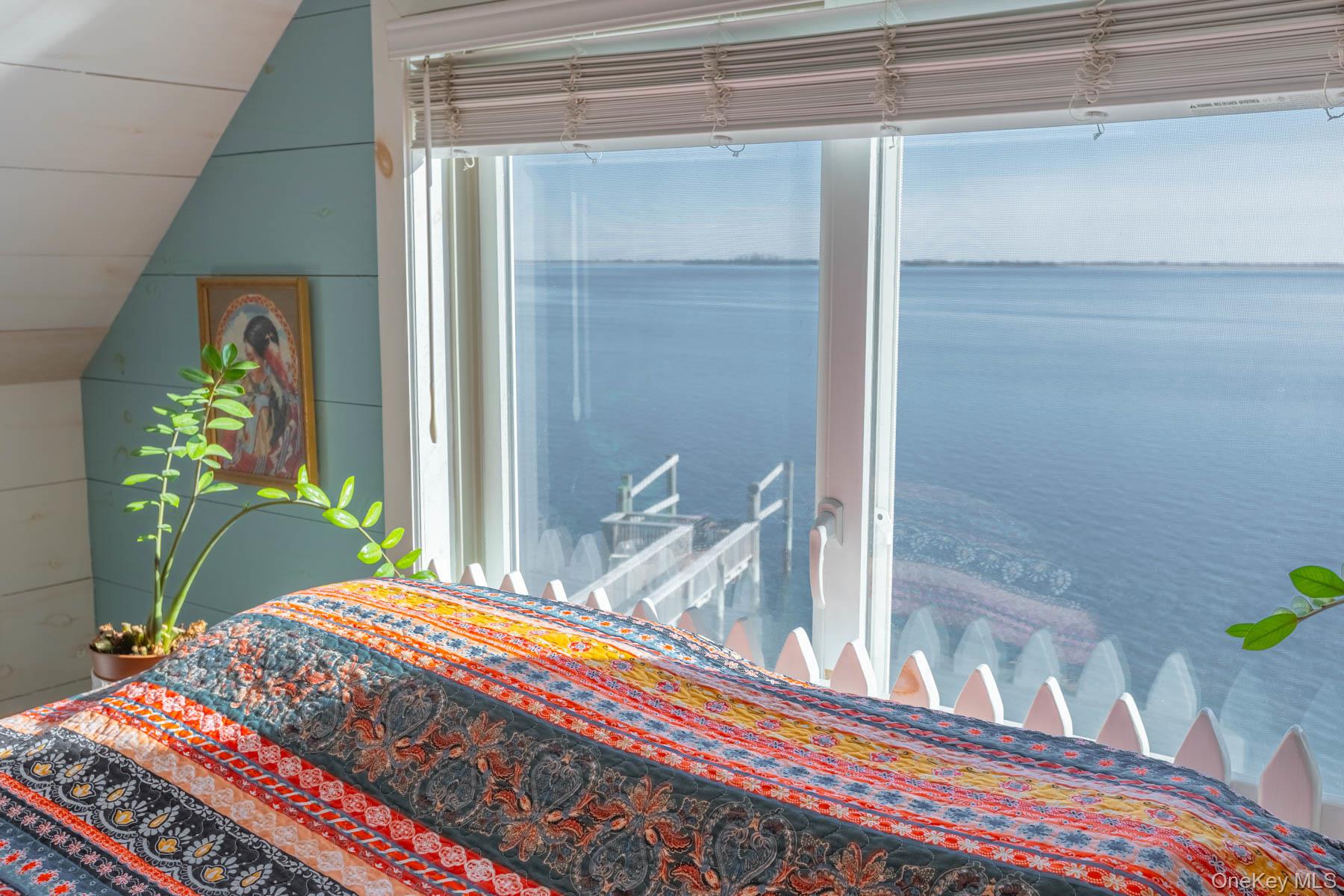 49 W Bayview Avenue W, Lindenhurst, NY 11757