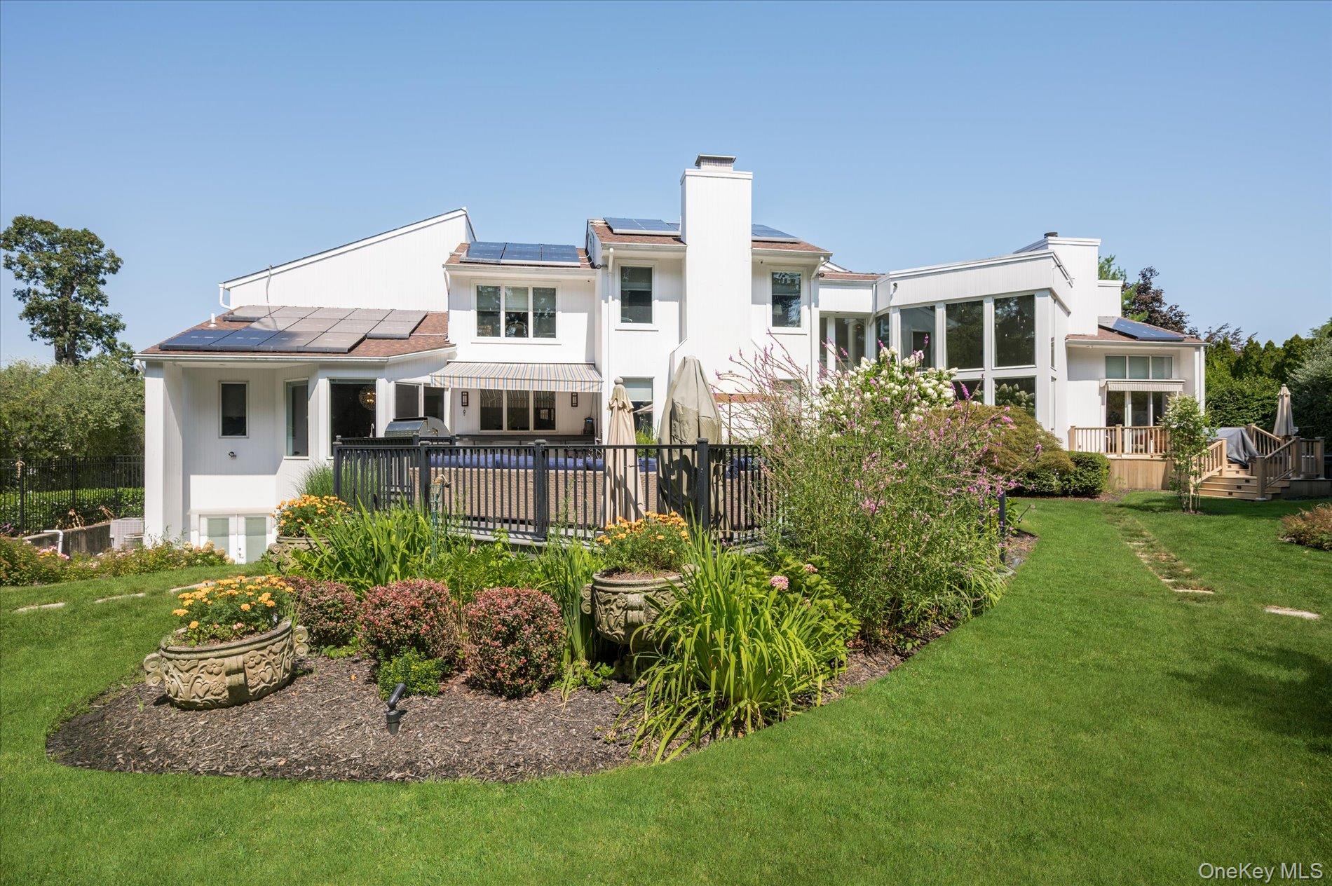 9 Scenic View Court, Dix Hills, NY 11746