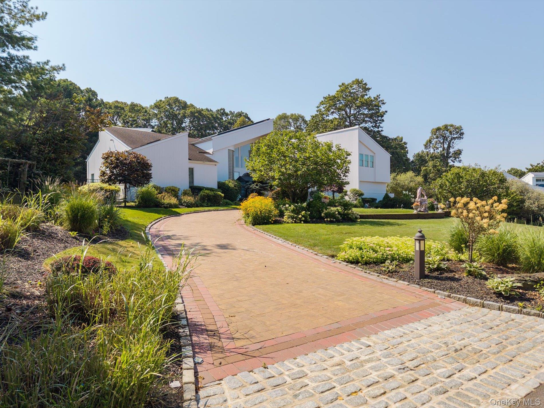 9 Scenic View Court, Dix Hills, NY 11746