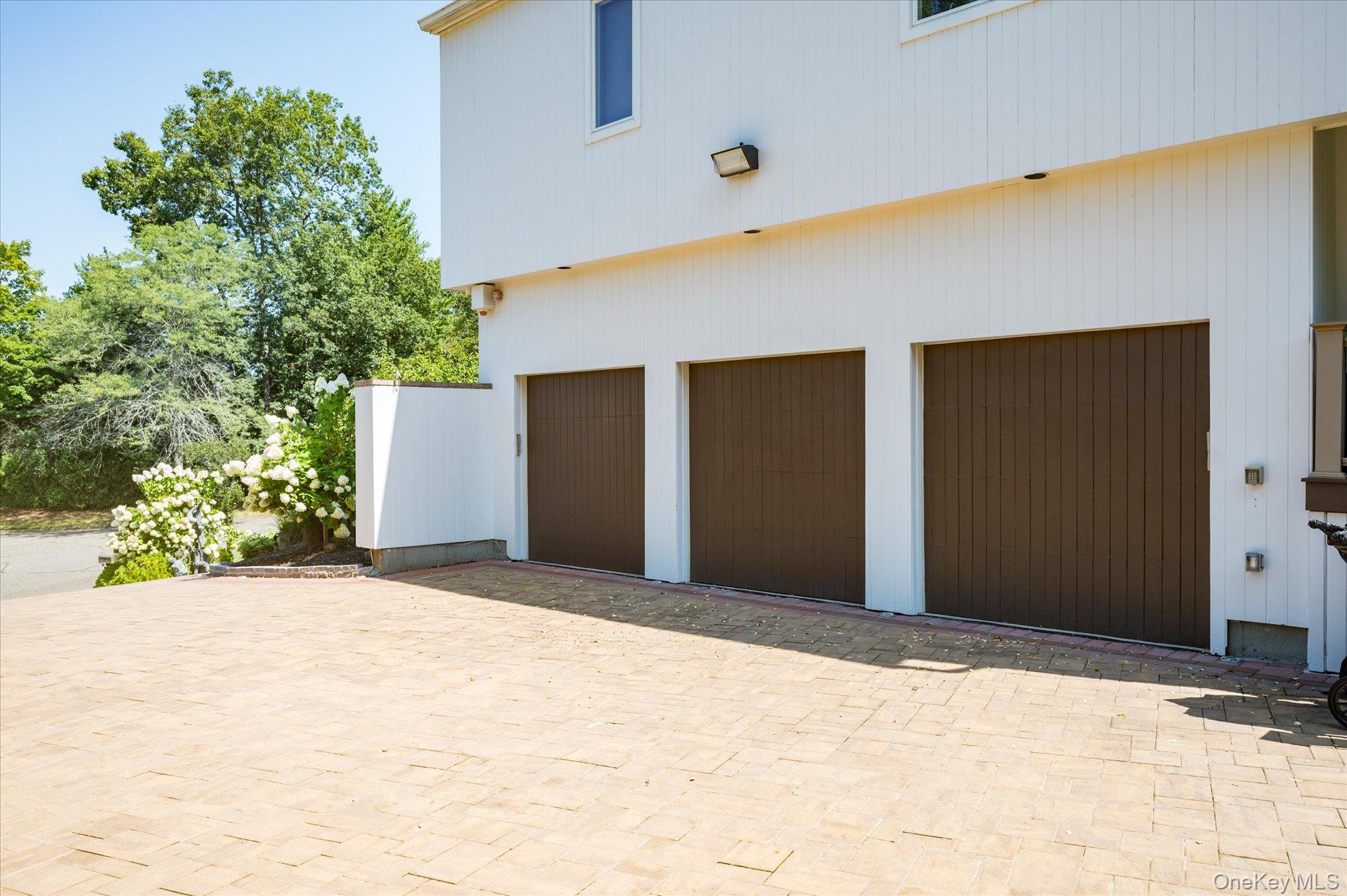 9 Scenic View Court, Dix Hills, NY 11746