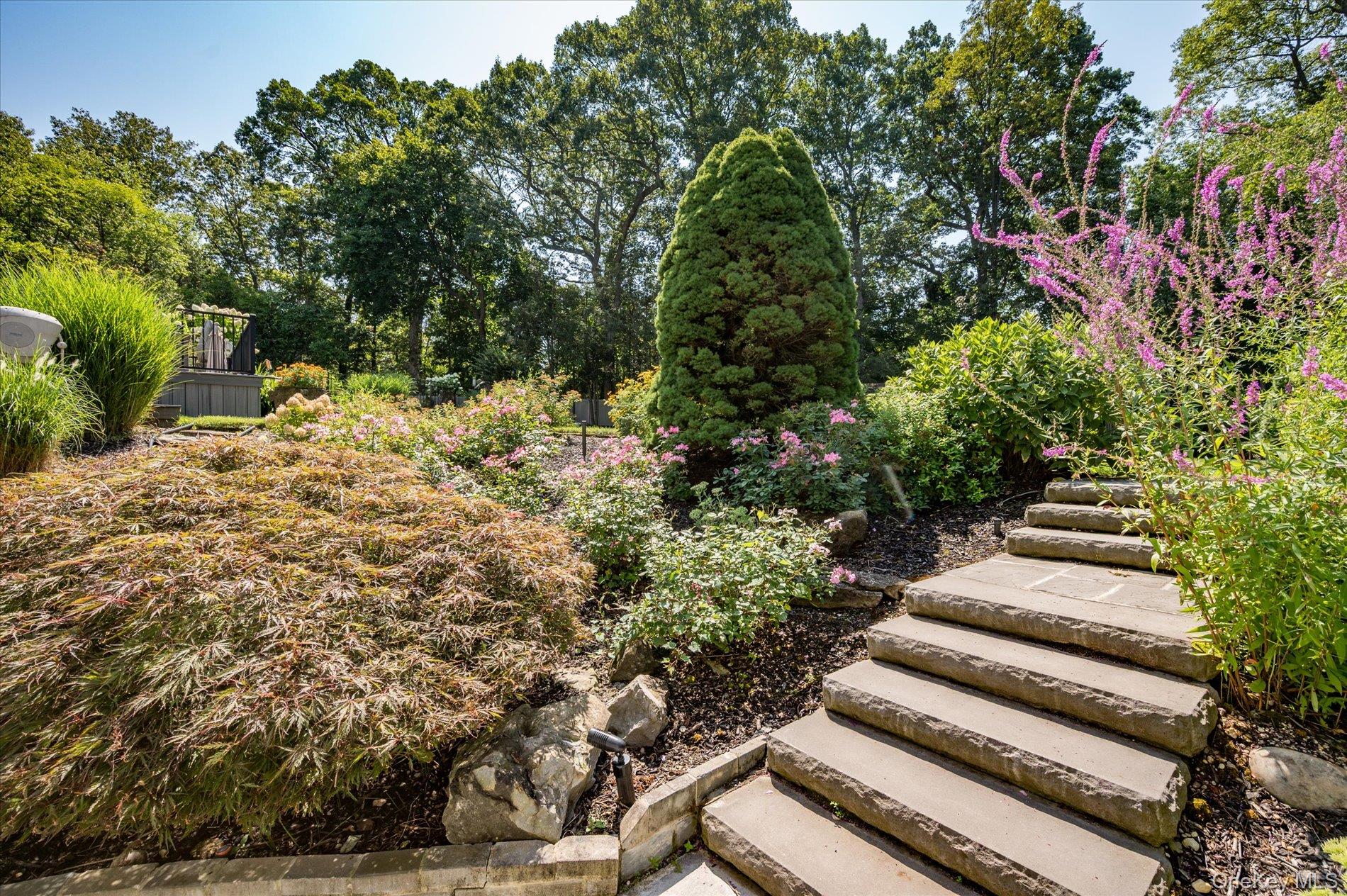 9 Scenic View Court, Dix Hills, NY 11746