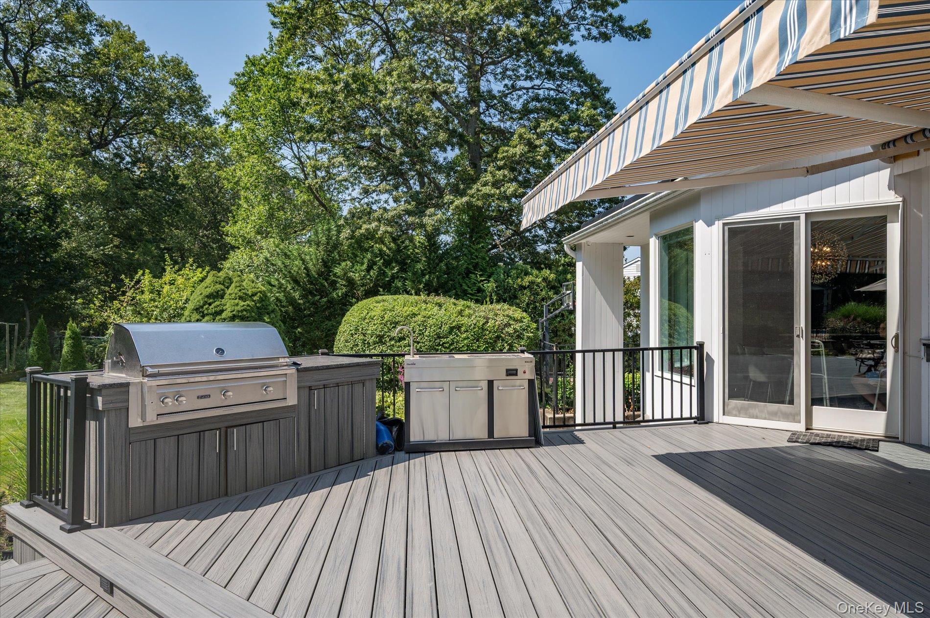 9 Scenic View Court, Dix Hills, NY 11746