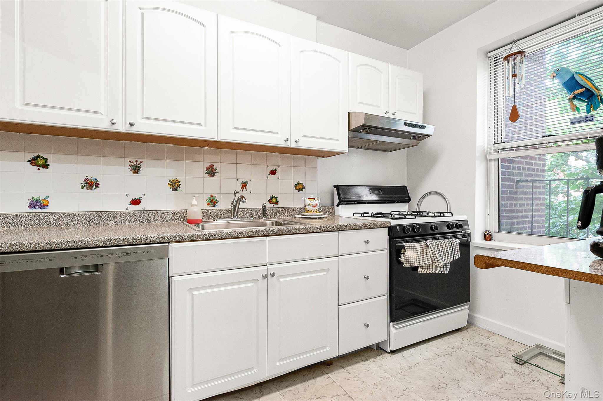 67-66 108th Street # D43, Forest Hills, NY 11375