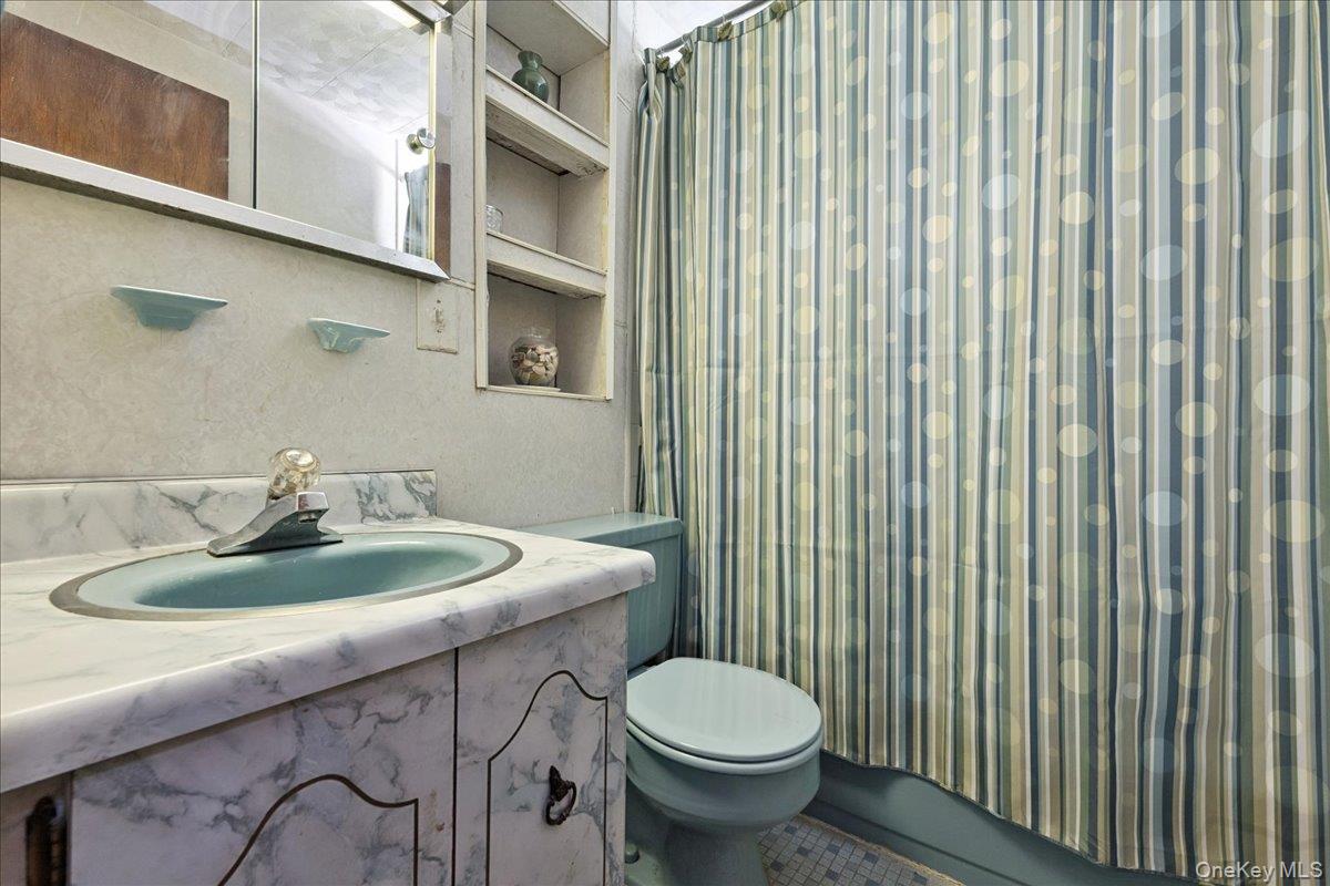 107 Atlantic Avenue, New Hyde Park, NY 11040