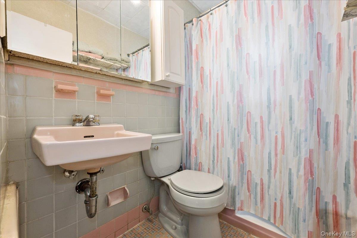 107 Atlantic Avenue, New Hyde Park, NY 11040