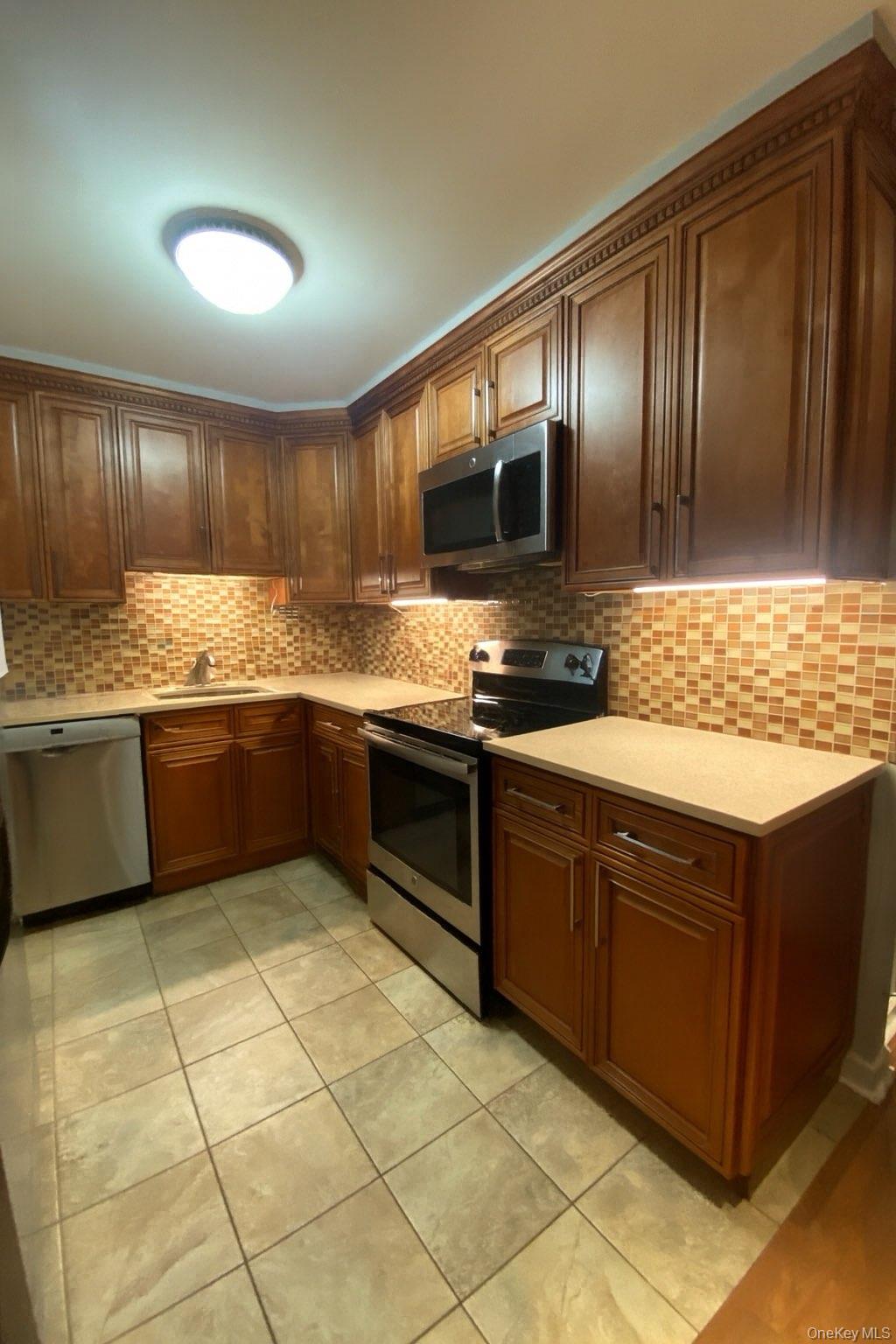 724 166th Street # 5D, Beechhurst, NY 11357