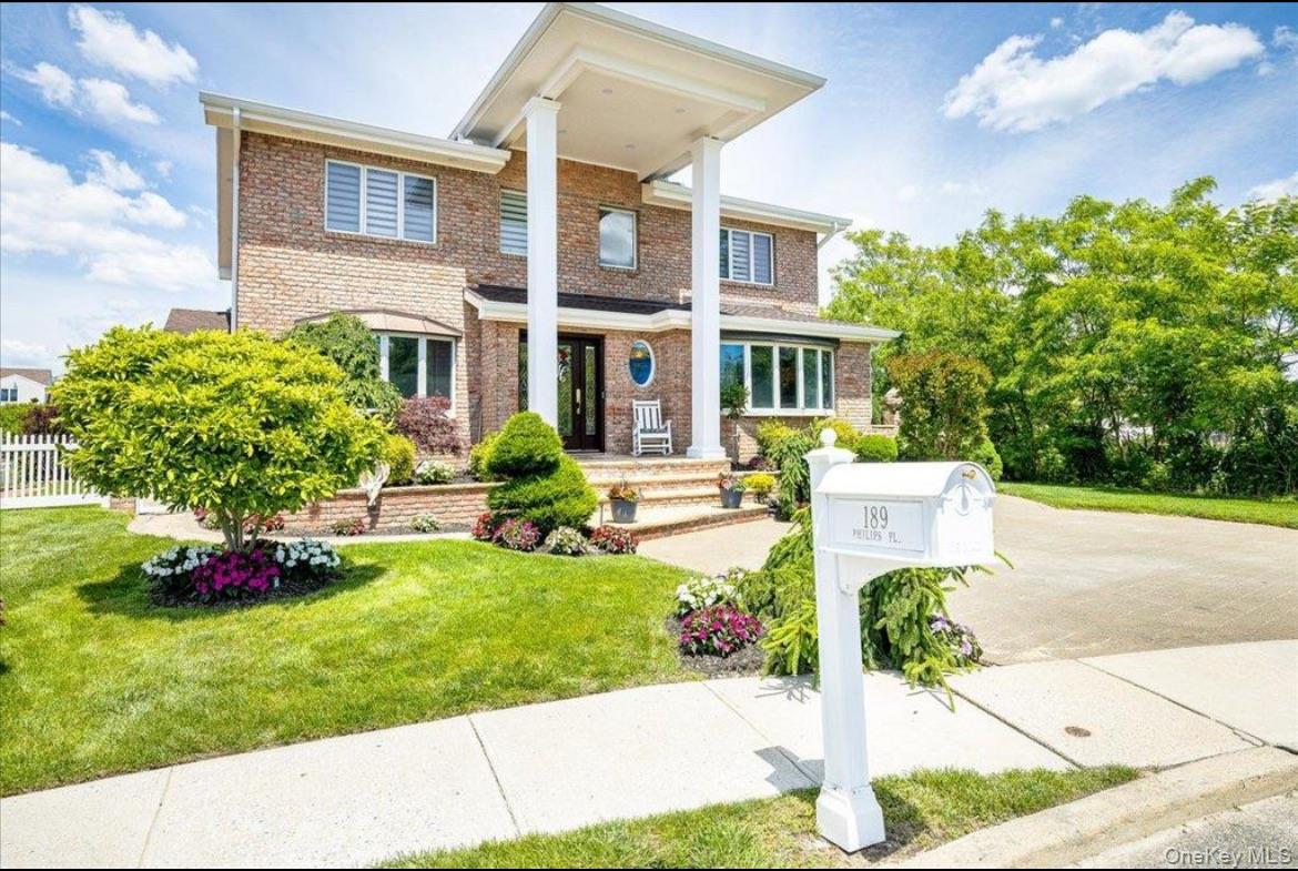 189 Philips Place, Oceanside, NY 11572
