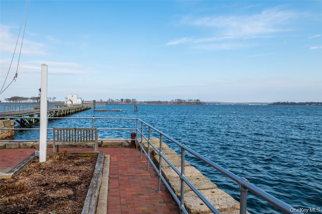 18 Windward Lane # 17, Bronx, NY 10464