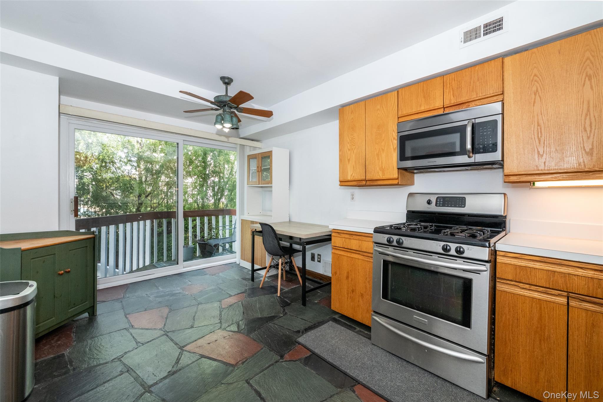 18 Windward Lane # 17, Bronx, NY 10464