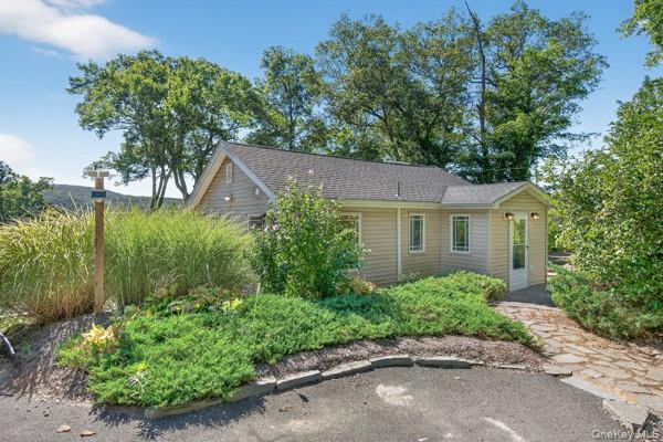 6 Deer Trail N, Greenwood Lake, NY 10925